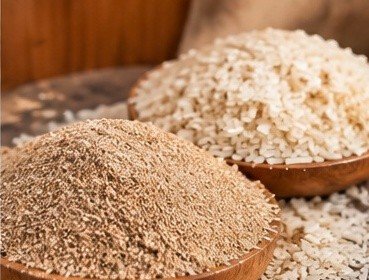 Close-up of brown cattle feed pellets with maize and grain mix